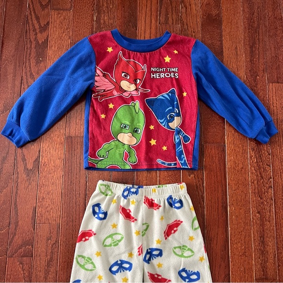 PJ Masks fleece pajama set - size 4T - Picture 2 of 8